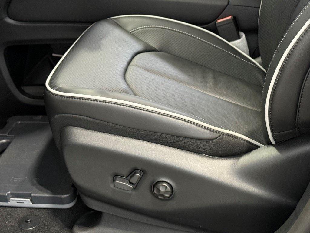 new 2025 Chrysler Pacifica car, priced at $51,007