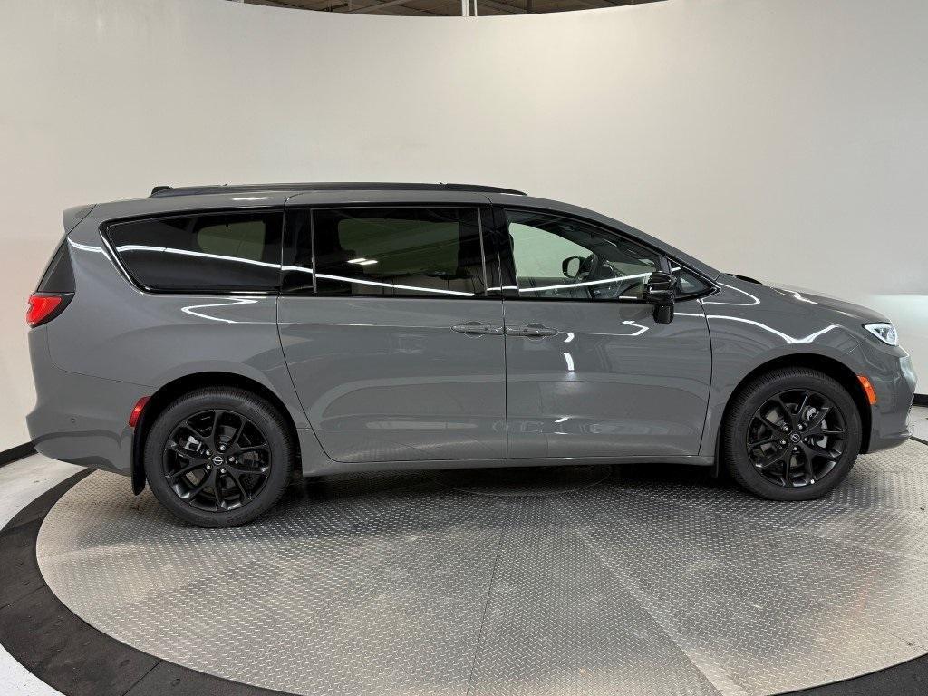 new 2025 Chrysler Pacifica car, priced at $52,507