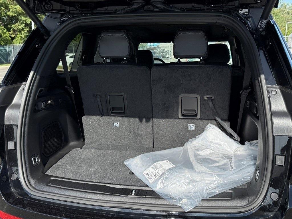 new 2025 Jeep Grand Cherokee L car, priced at $50,178