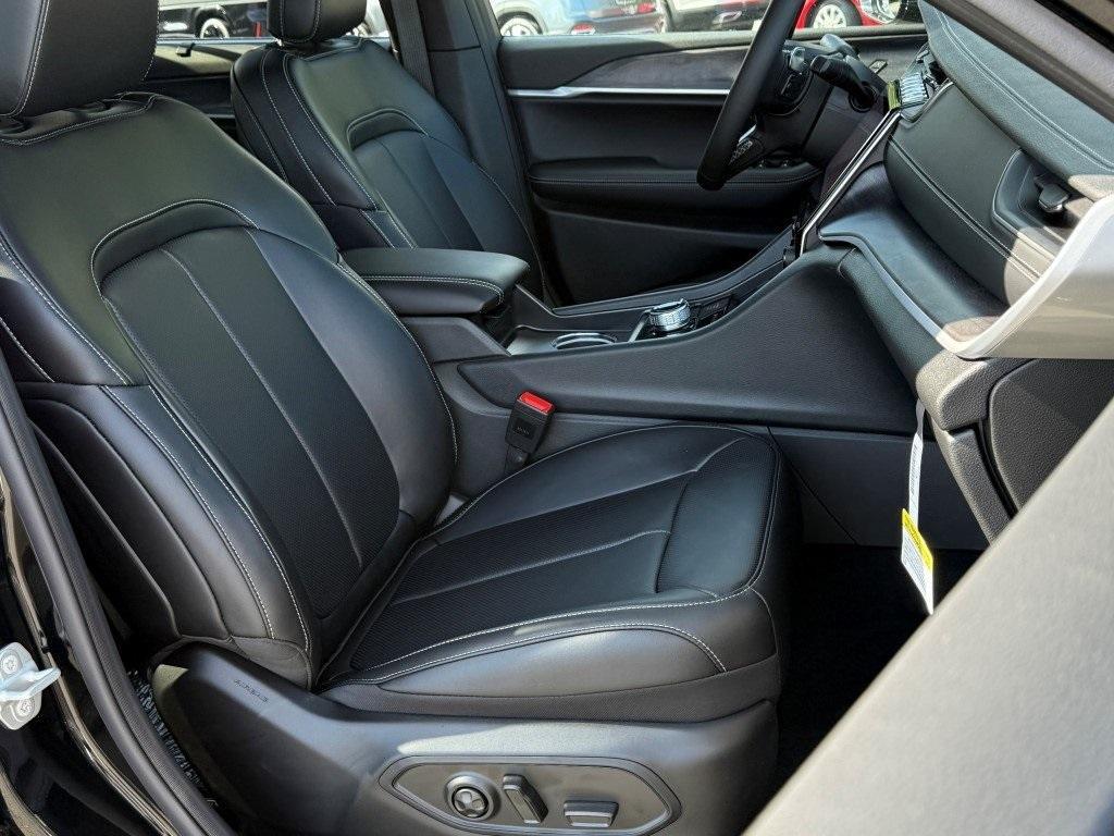 new 2025 Jeep Grand Cherokee L car, priced at $50,178