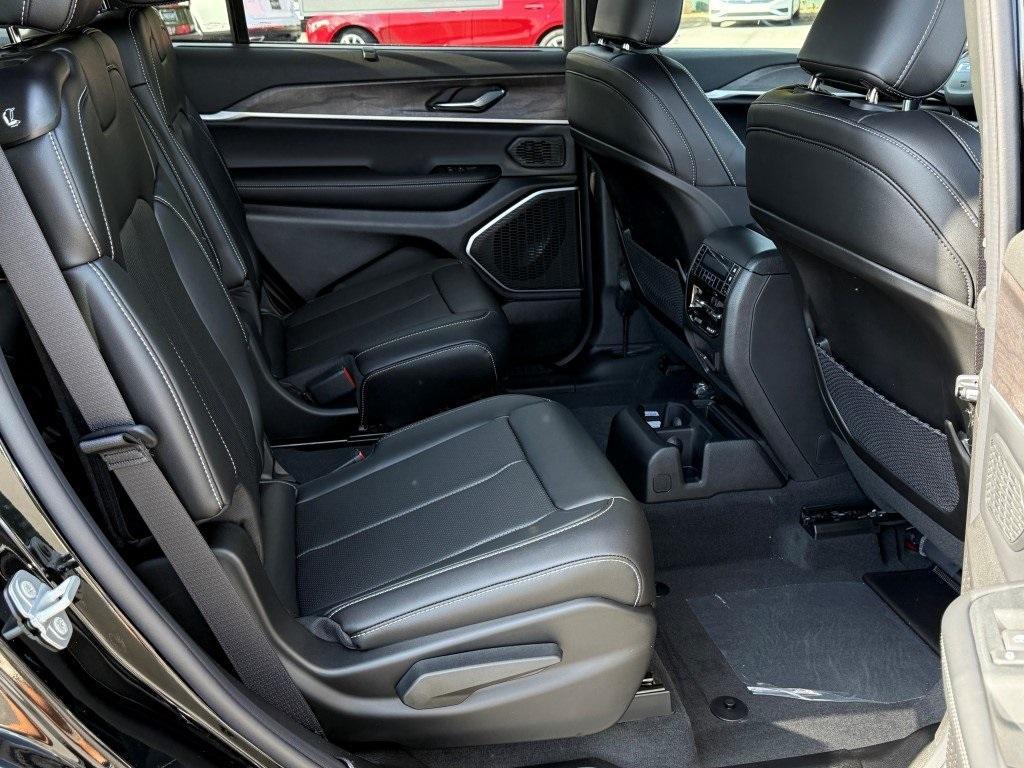 new 2025 Jeep Grand Cherokee L car, priced at $50,178