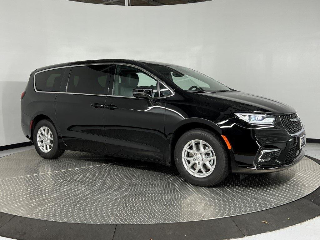 new 2025 Chrysler Pacifica car, priced at $42,131