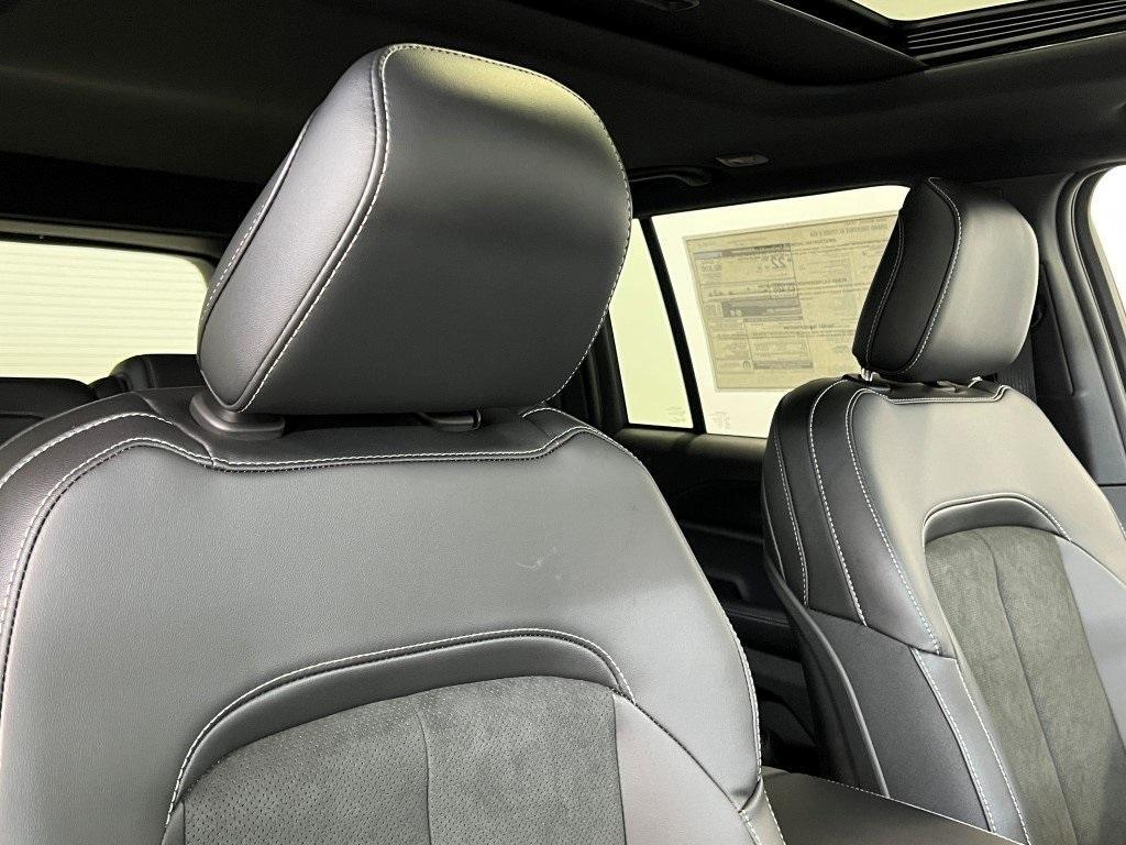 new 2025 Jeep Grand Cherokee car, priced at $41,398