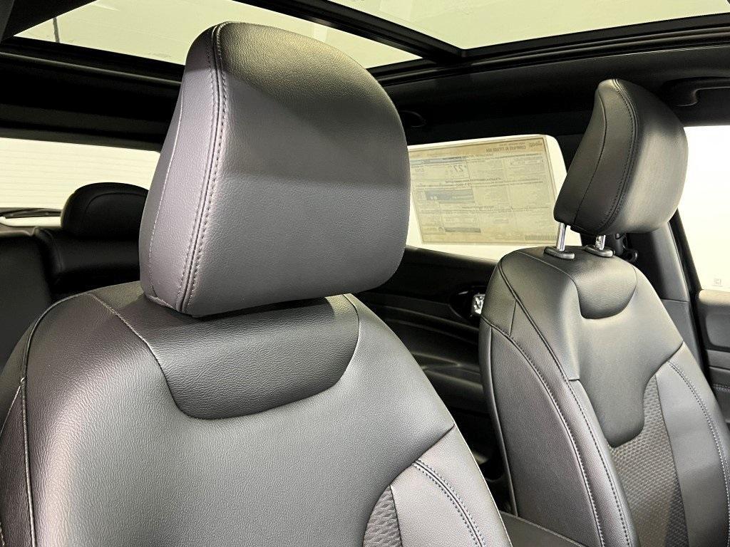 new 2025 Jeep Compass car, priced at $33,323