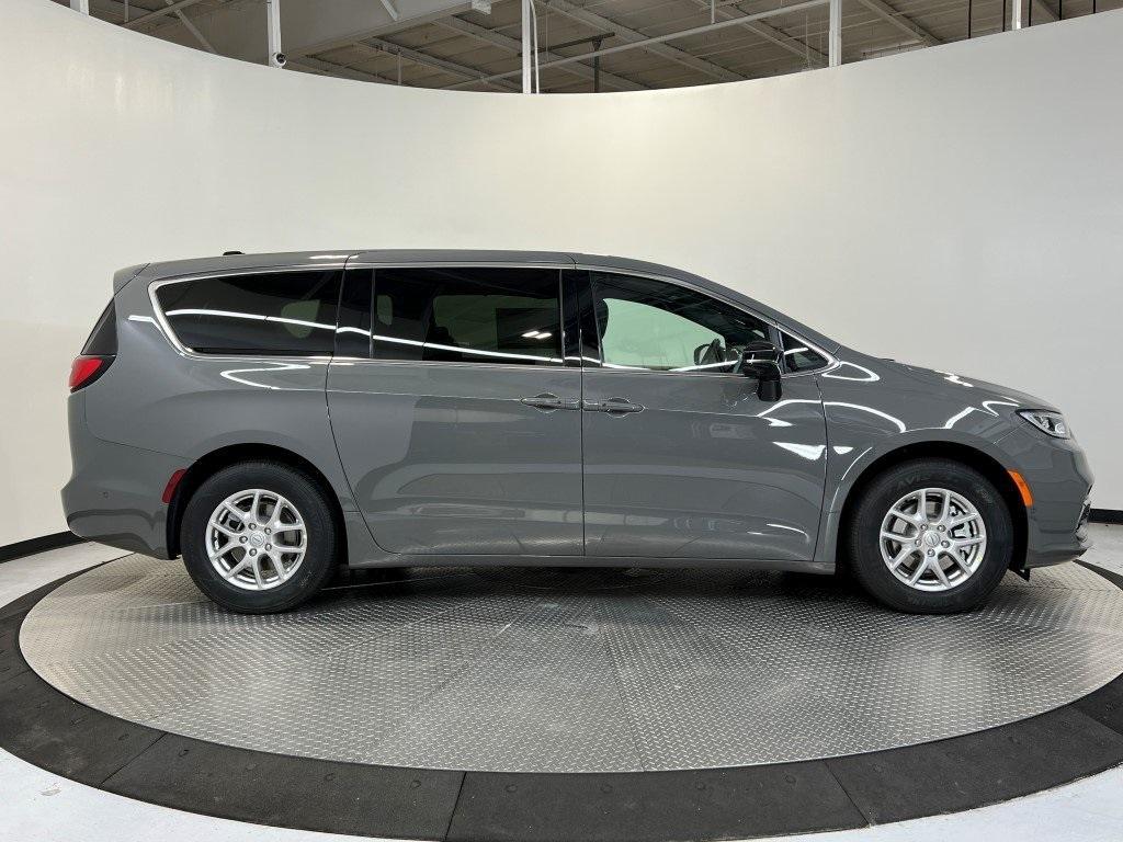 new 2025 Chrysler Pacifica car, priced at $38,327