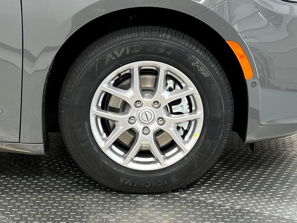 new 2025 Chrysler Pacifica car, priced at $38,327