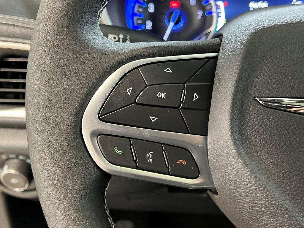 new 2025 Chrysler Pacifica car, priced at $38,327