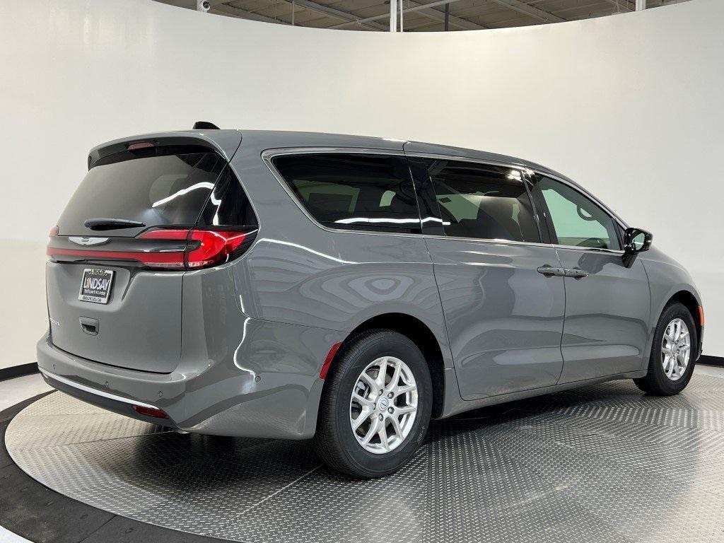 new 2025 Chrysler Pacifica car, priced at $38,327