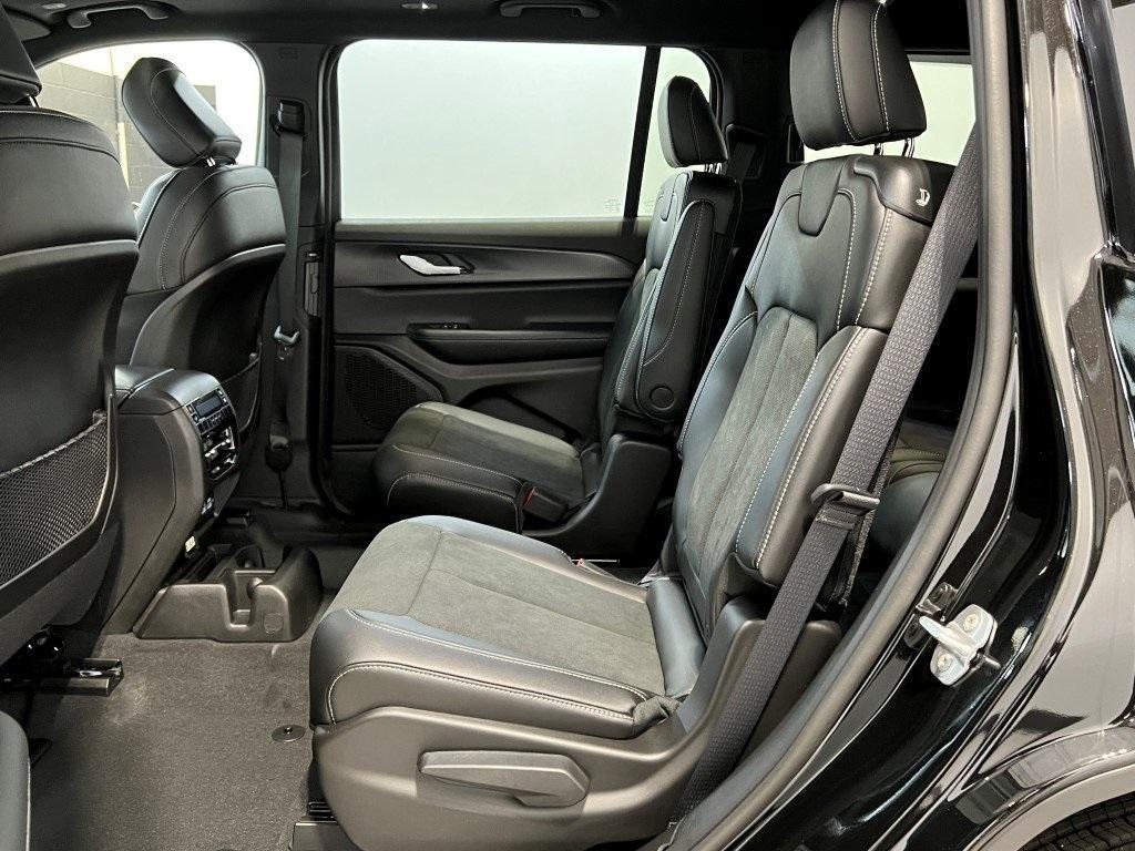new 2025 Jeep Grand Cherokee L car, priced at $40,824