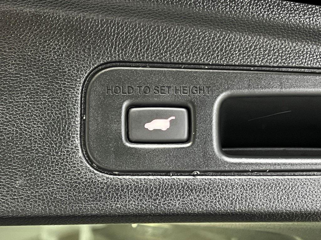 used 2023 Acura MDX car, priced at $43,700