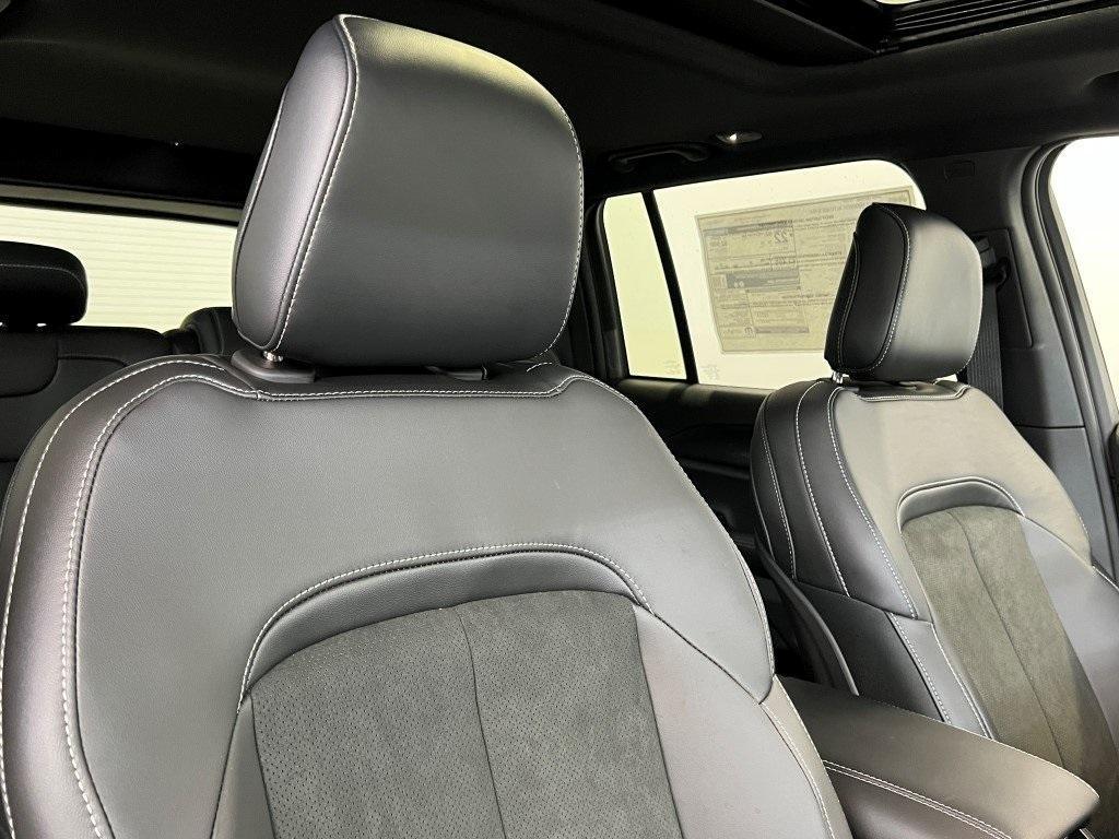 new 2025 Jeep Grand Cherokee car, priced at $40,898