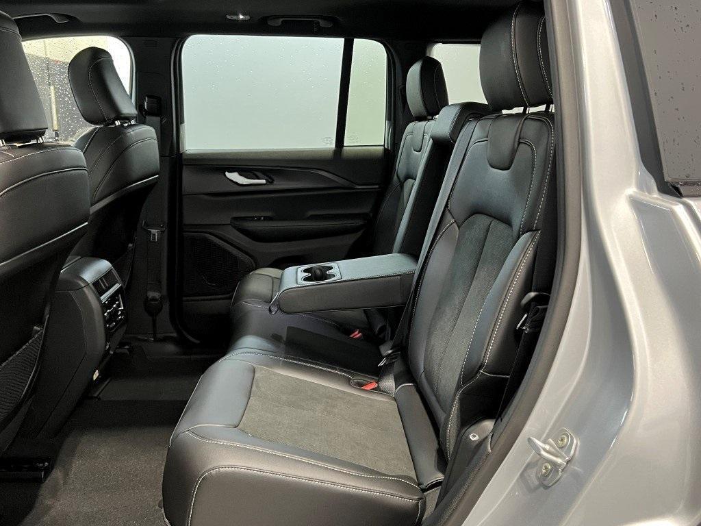 new 2025 Jeep Grand Cherokee car, priced at $40,898