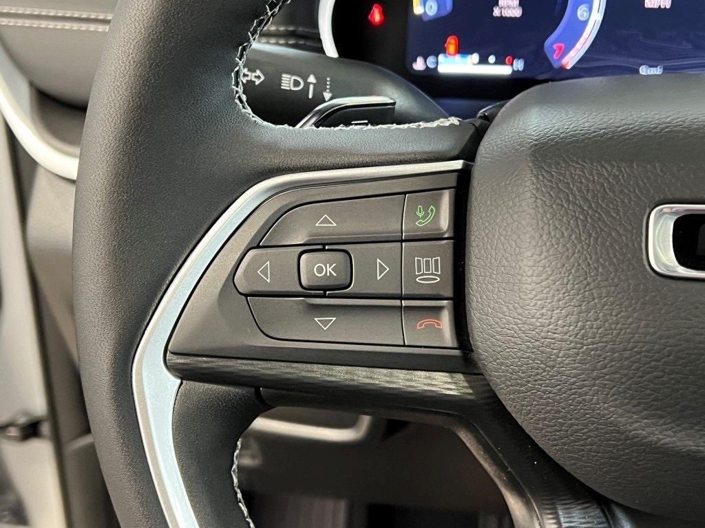 new 2025 Jeep Grand Cherokee car, priced at $40,898