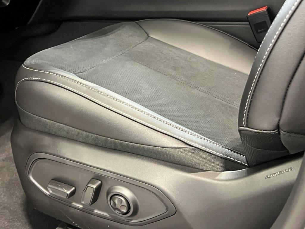 new 2025 Jeep Grand Cherokee car, priced at $40,898