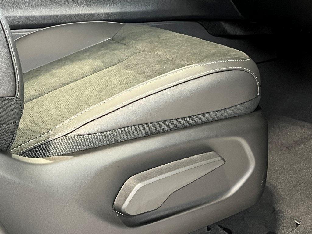 new 2025 Jeep Grand Cherokee car, priced at $40,898