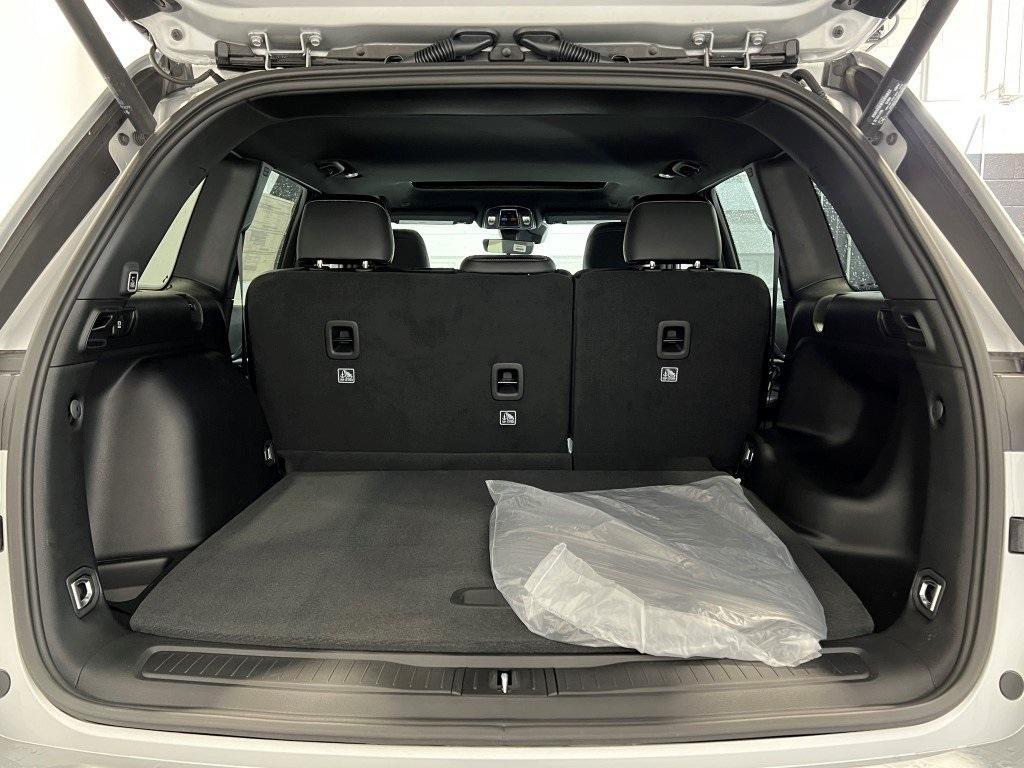 new 2025 Jeep Grand Cherokee car, priced at $40,898