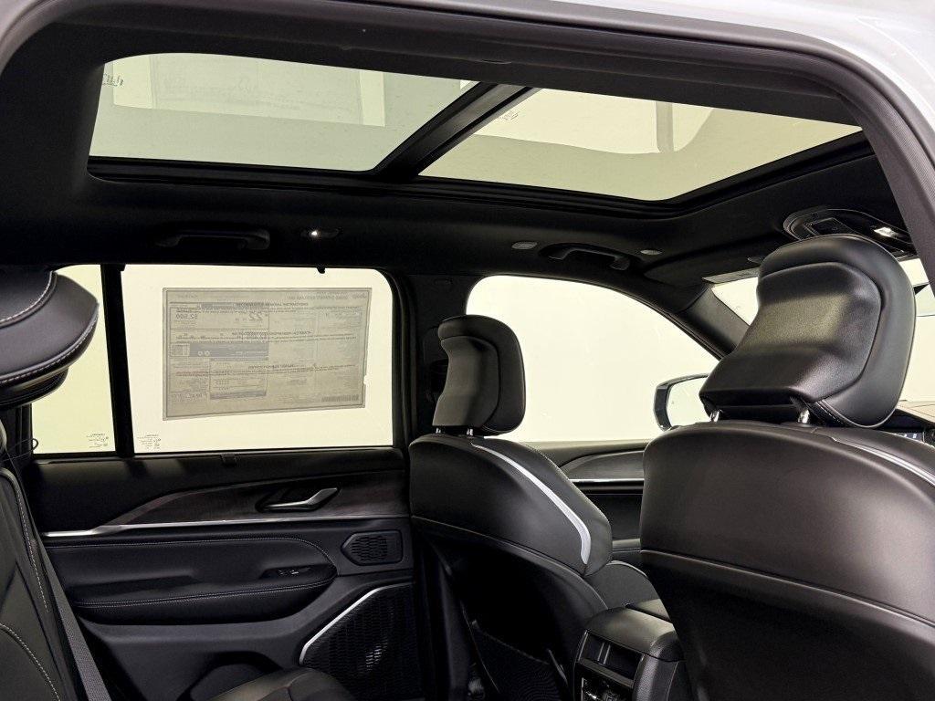 new 2025 Jeep Grand Cherokee car, priced at $56,725