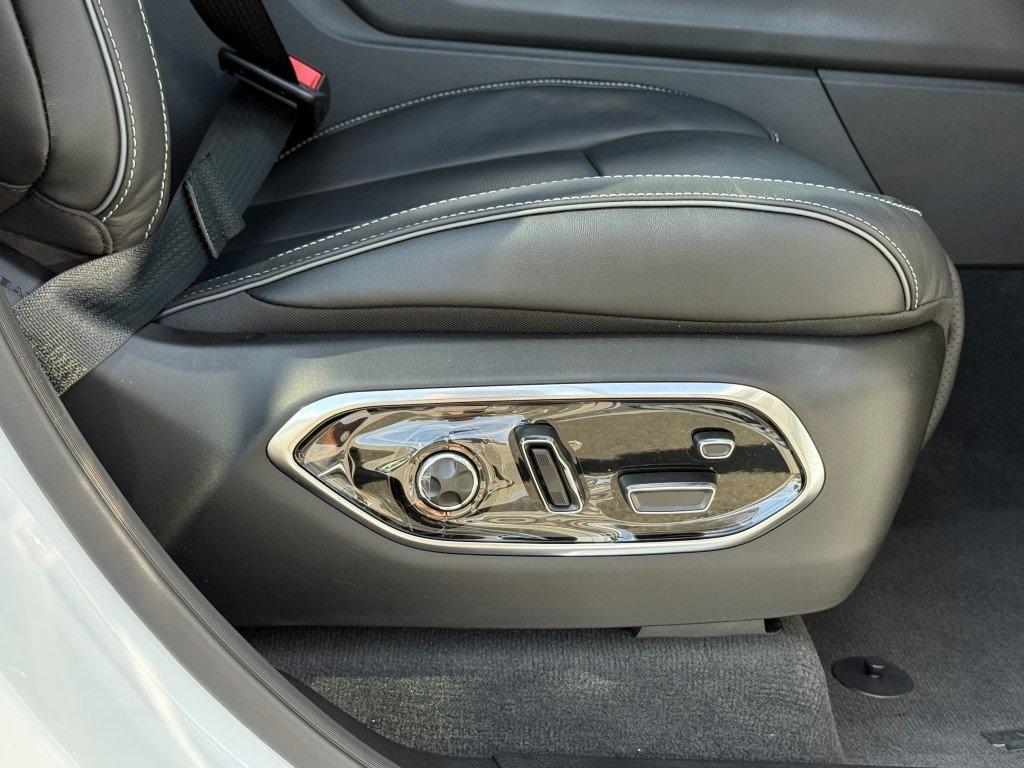 new 2025 Jeep Grand Cherokee car, priced at $56,725