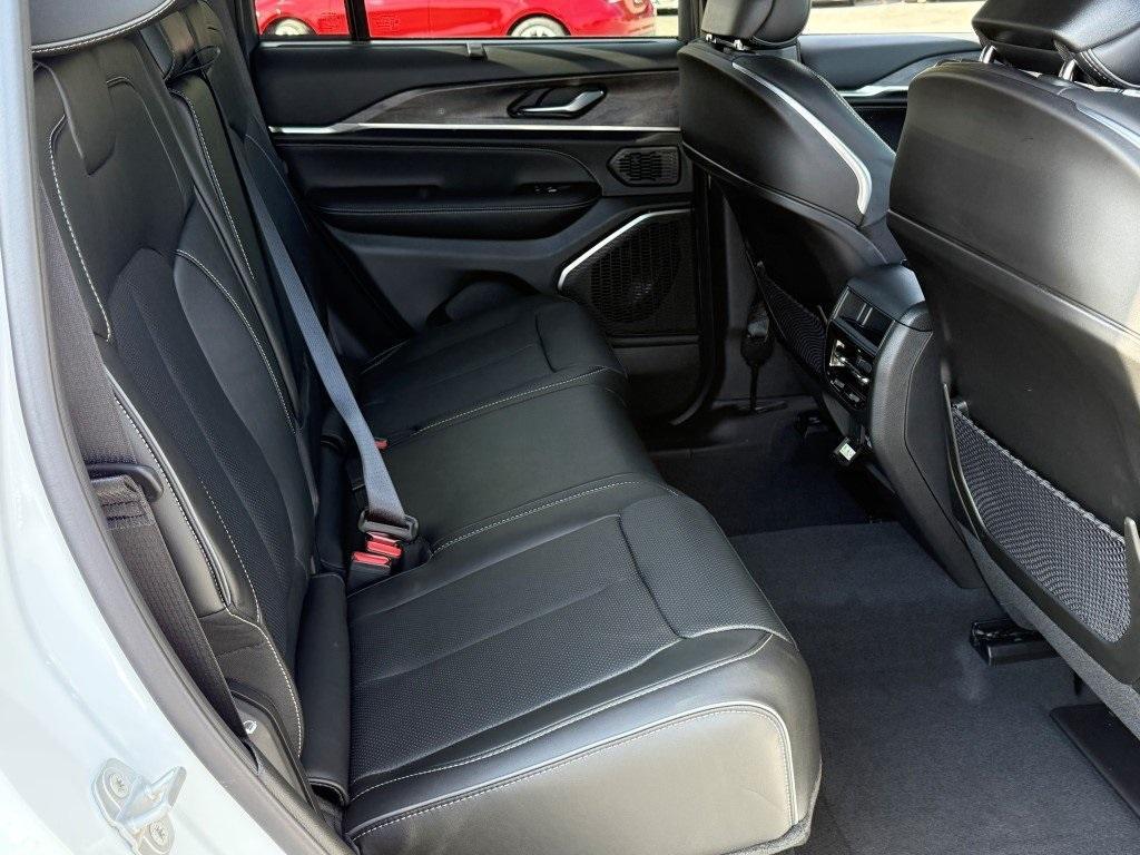 new 2025 Jeep Grand Cherokee car, priced at $56,725