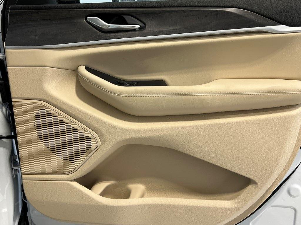 new 2025 Jeep Grand Cherokee car, priced at $45,541