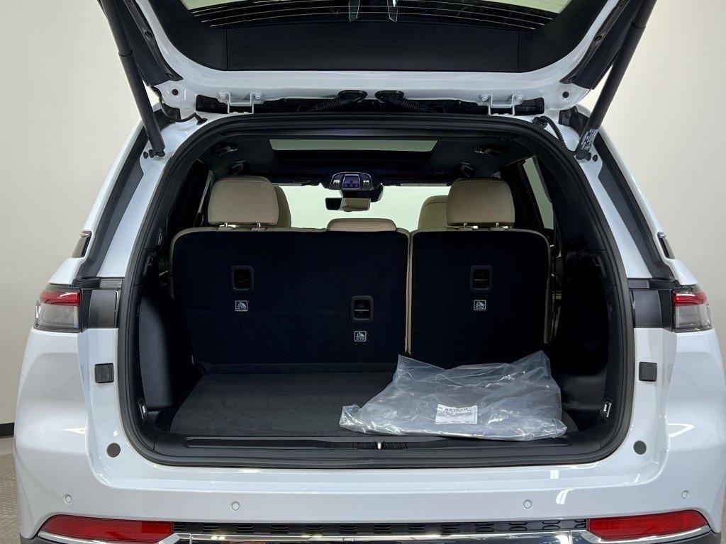 new 2025 Jeep Grand Cherokee car, priced at $45,541