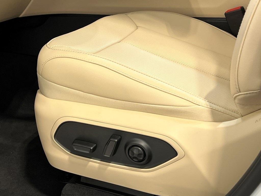 new 2025 Jeep Grand Cherokee car, priced at $45,541