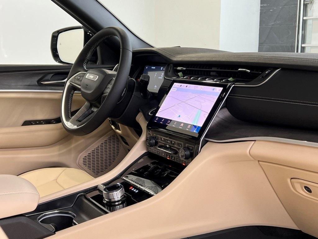 new 2025 Jeep Grand Cherokee car, priced at $45,541