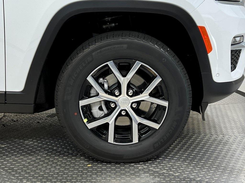 new 2025 Jeep Grand Cherokee car, priced at $45,541