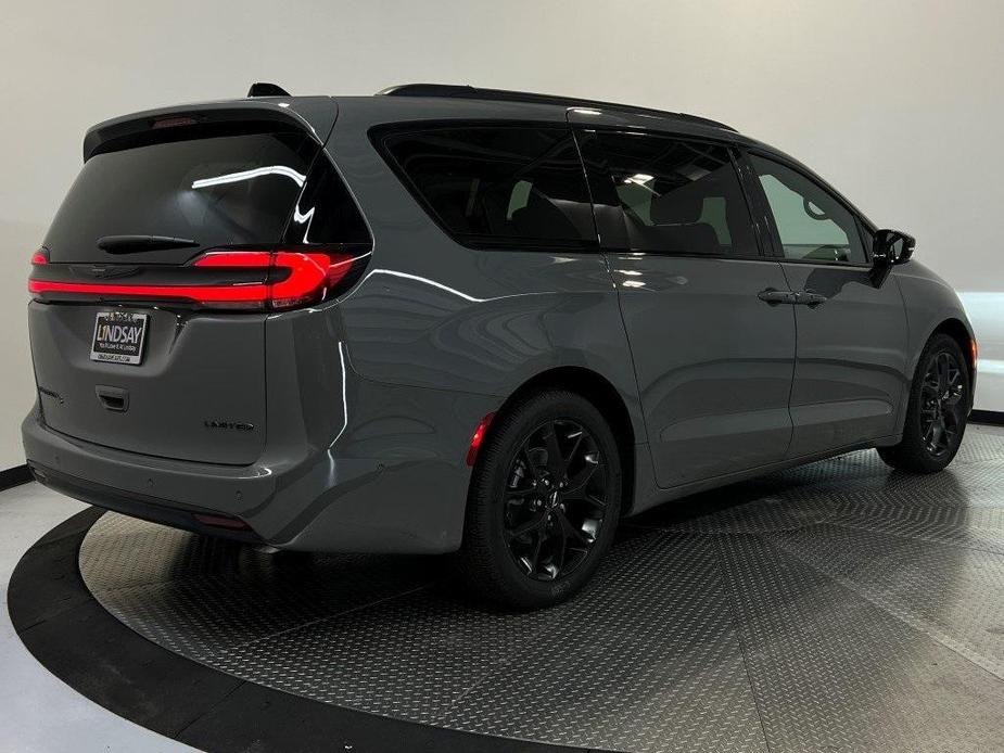 new 2025 Chrysler Pacifica car, priced at $46,664