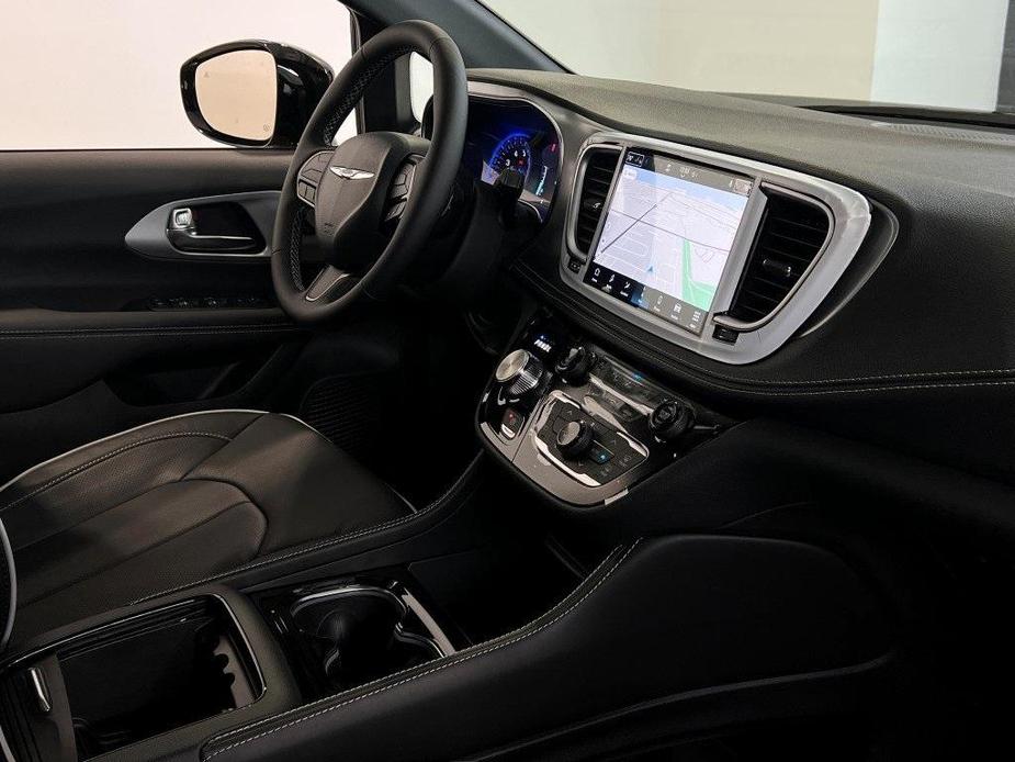 new 2025 Chrysler Pacifica car, priced at $46,664