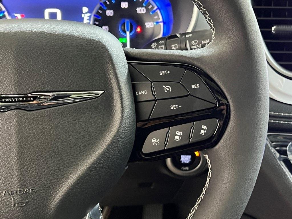 new 2025 Chrysler Pacifica car, priced at $50,918