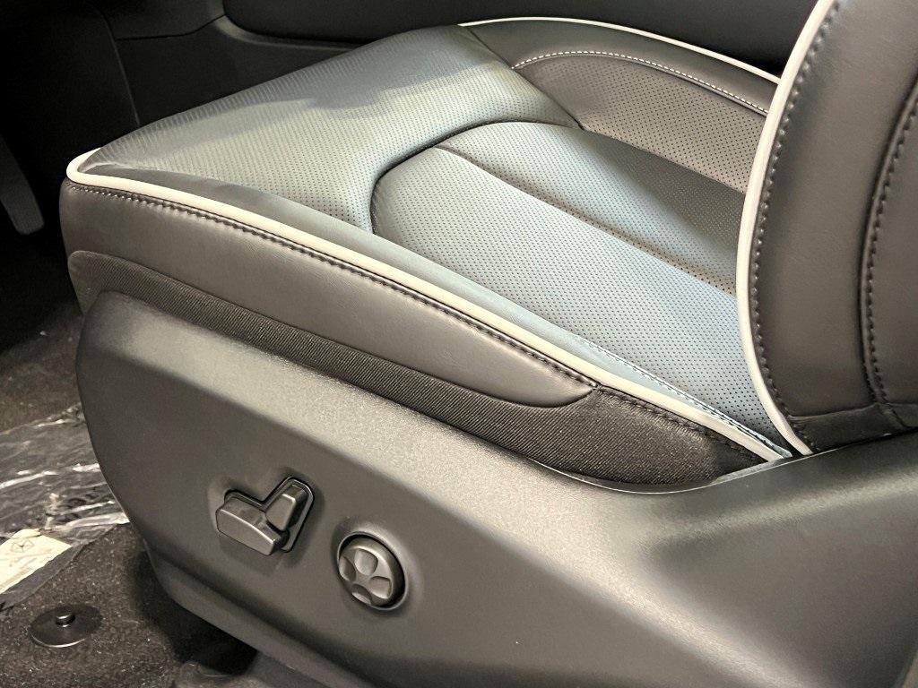 new 2025 Chrysler Pacifica car, priced at $50,918
