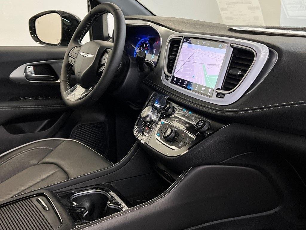 new 2025 Chrysler Pacifica car, priced at $50,918