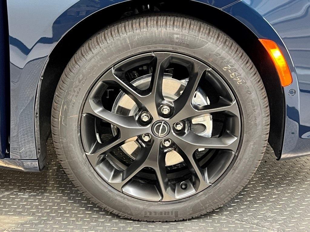 new 2025 Chrysler Pacifica car, priced at $50,918