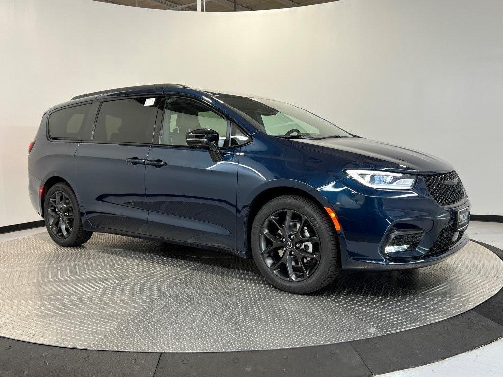 new 2025 Chrysler Pacifica car, priced at $50,918