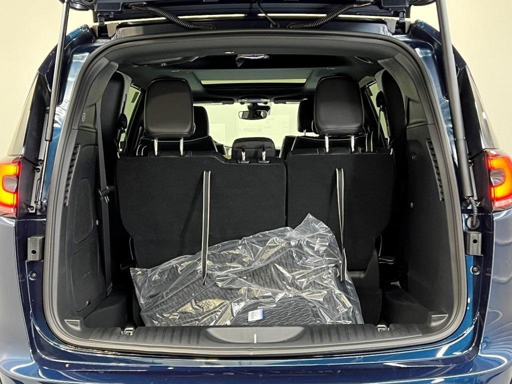 new 2025 Chrysler Pacifica car, priced at $50,918