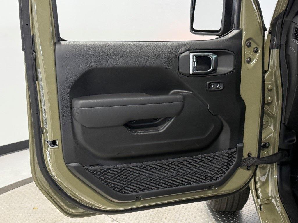 new 2025 Jeep Wrangler car, priced at $32,071