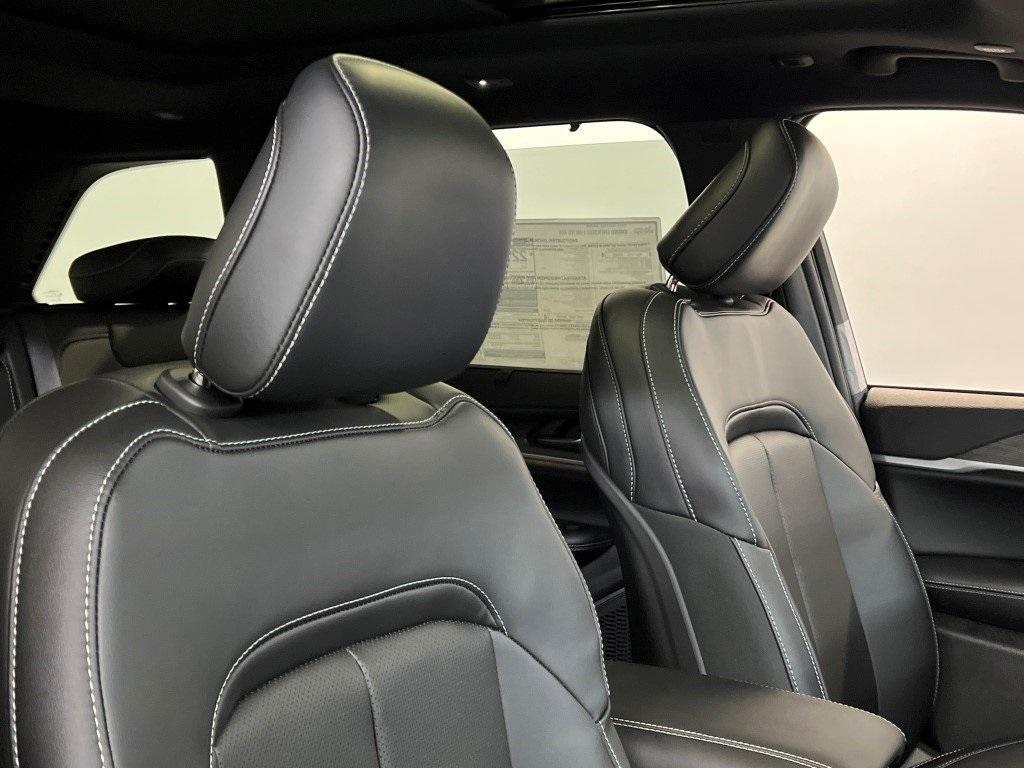 new 2025 Jeep Grand Cherokee car, priced at $47,862