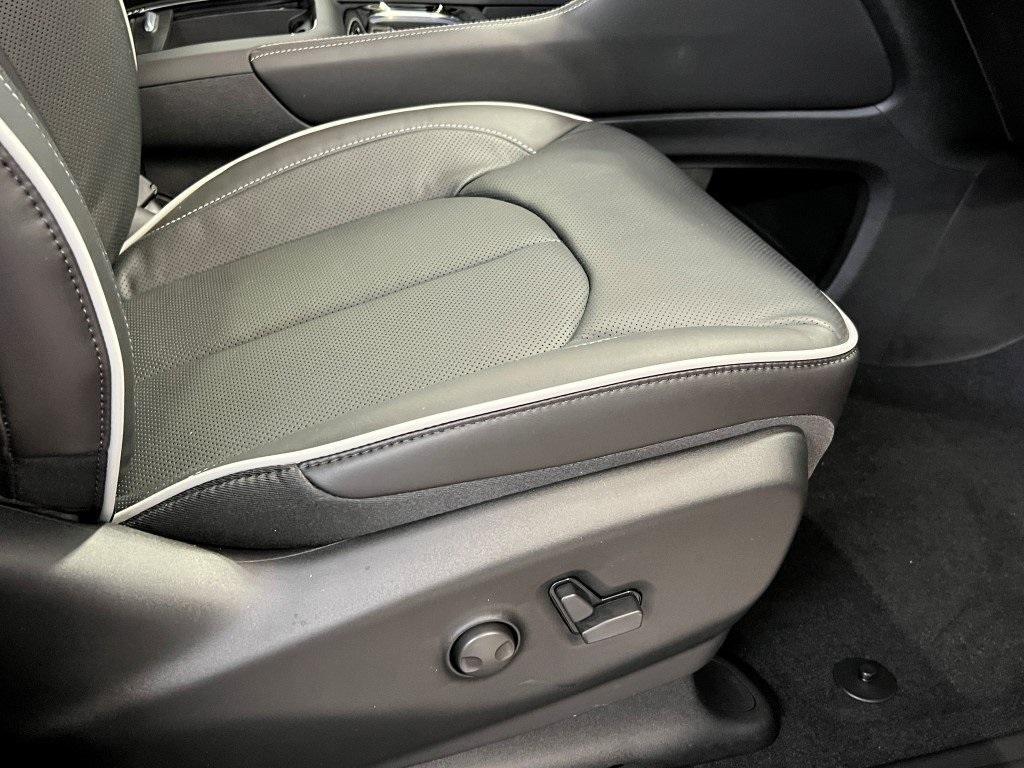 new 2026 Chrysler Pacifica car, priced at $46,878