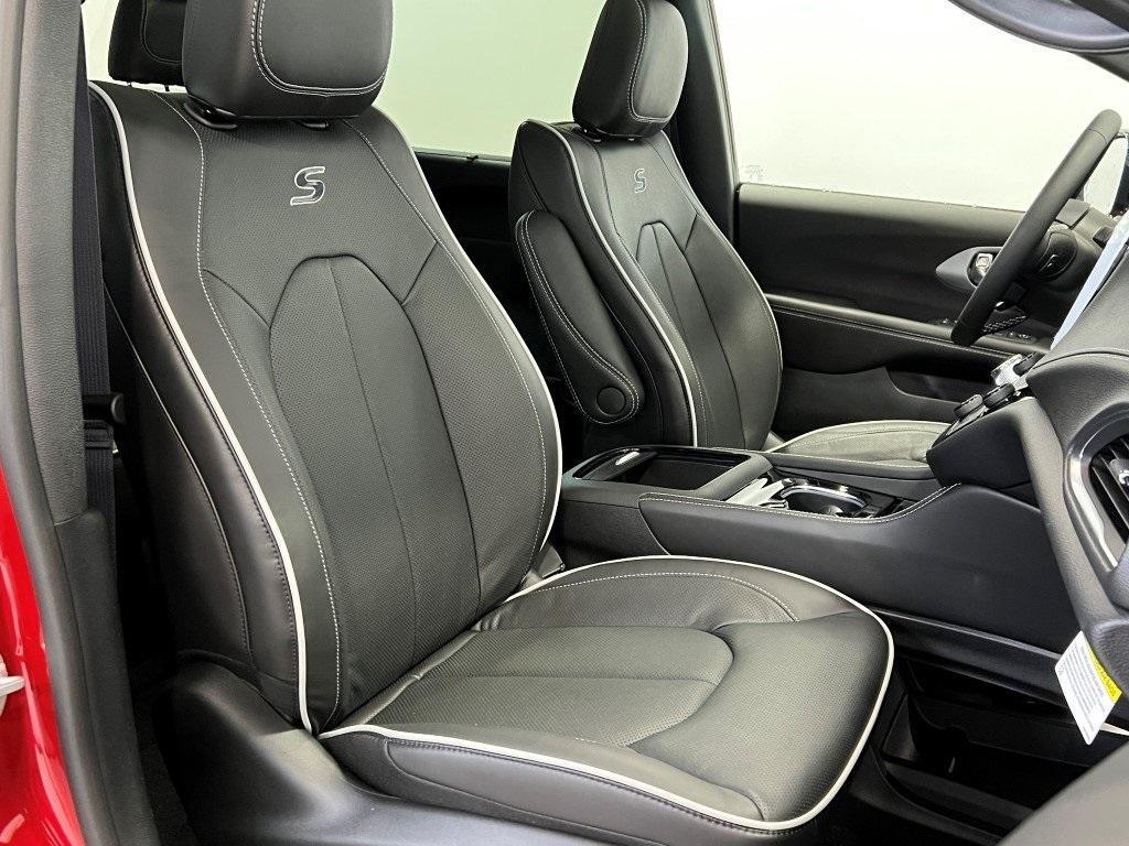 new 2026 Chrysler Pacifica car, priced at $46,878