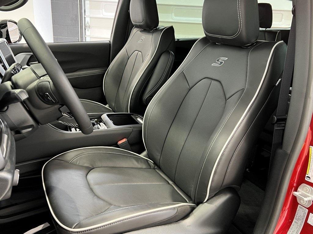 new 2026 Chrysler Pacifica car, priced at $46,878