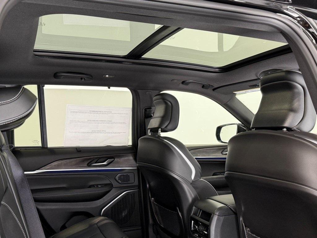 new 2025 Jeep Grand Cherokee car, priced at $57,261