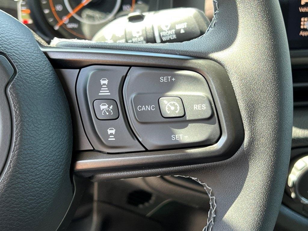 new 2025 Jeep Wrangler car, priced at $48,714