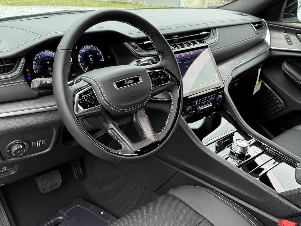 new 2025 Jeep Grand Cherokee car, priced at $58,225