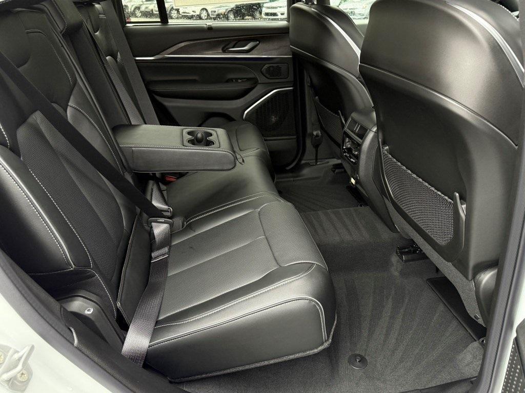 new 2025 Jeep Grand Cherokee car, priced at $58,225