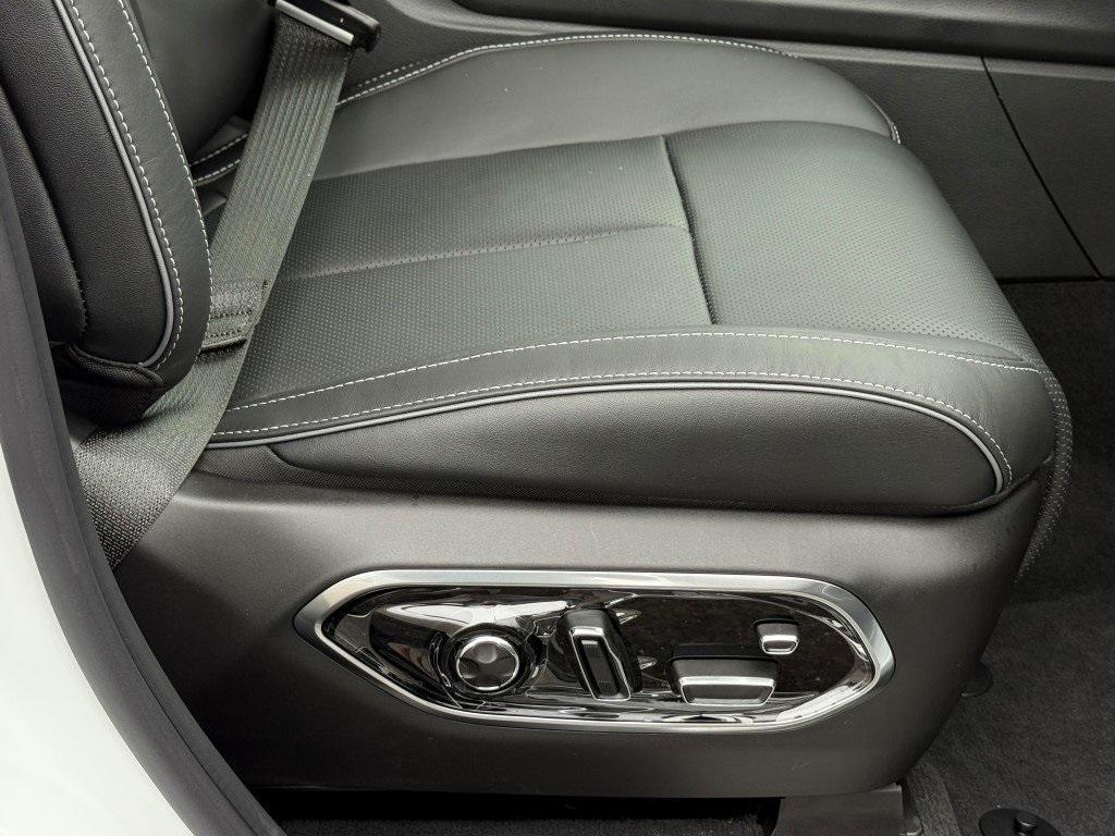 new 2025 Jeep Grand Cherokee car, priced at $58,225