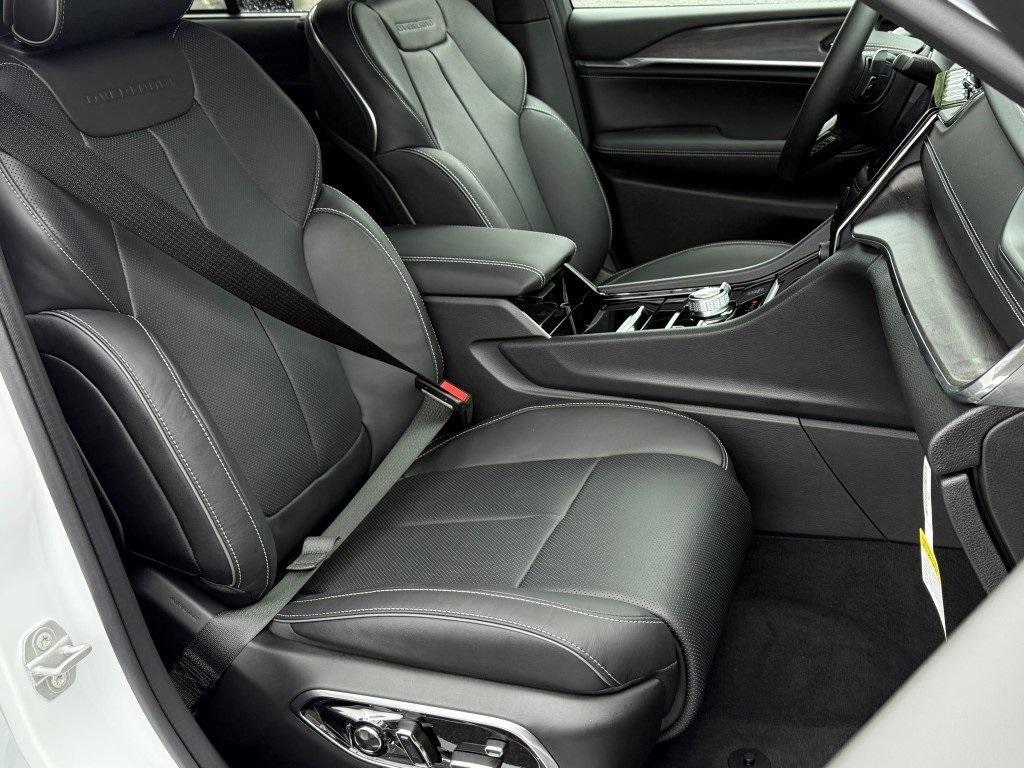 new 2025 Jeep Grand Cherokee car, priced at $58,225