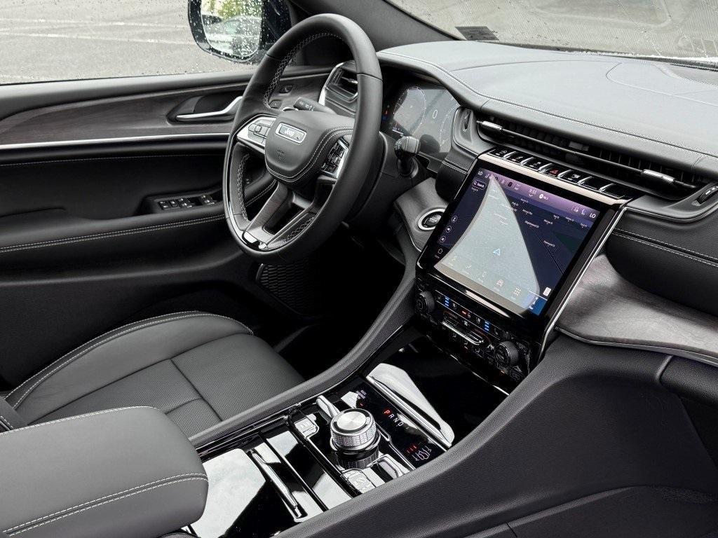new 2025 Jeep Grand Cherokee car, priced at $58,225