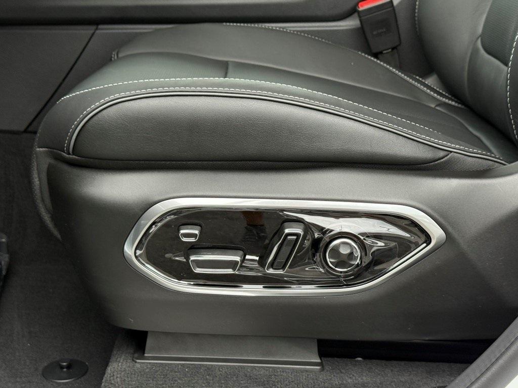 new 2025 Jeep Grand Cherokee car, priced at $58,225