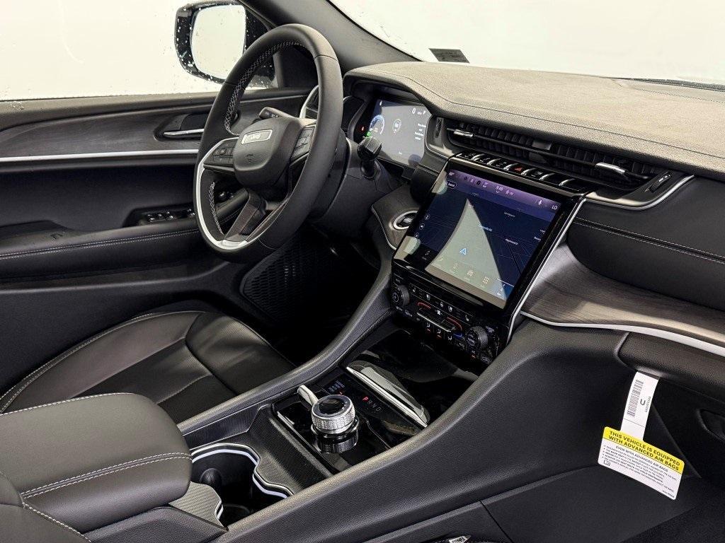 new 2025 Jeep Grand Cherokee car, priced at $48,390